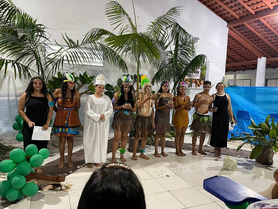 Apresentação teatral: “Lenda do Açaí”